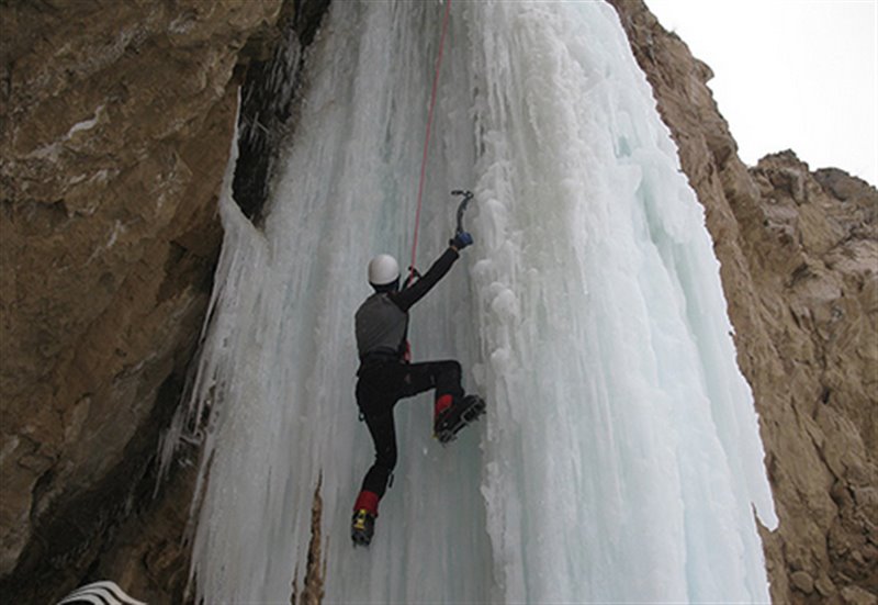 آبشار اسکندر در زمستان 